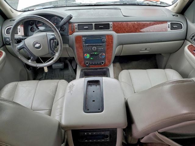 Chevrolet Suburban C1500 Ls Image 6