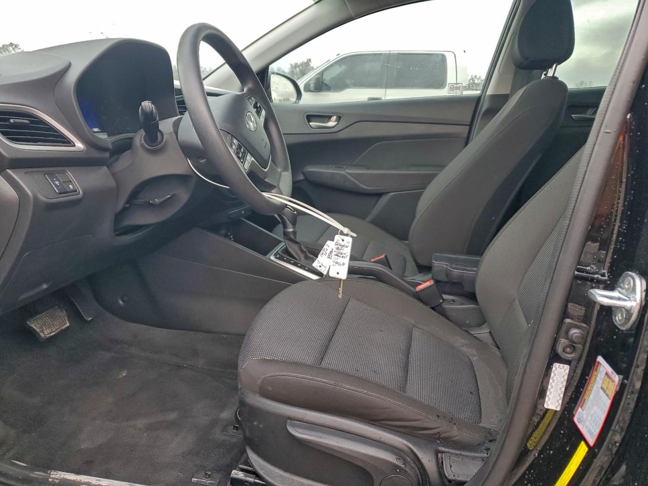 Hyundai ACCENT Se Image 2