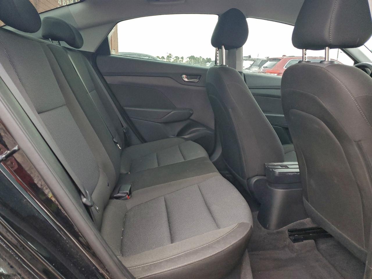 Hyundai ACCENT Se Image 8