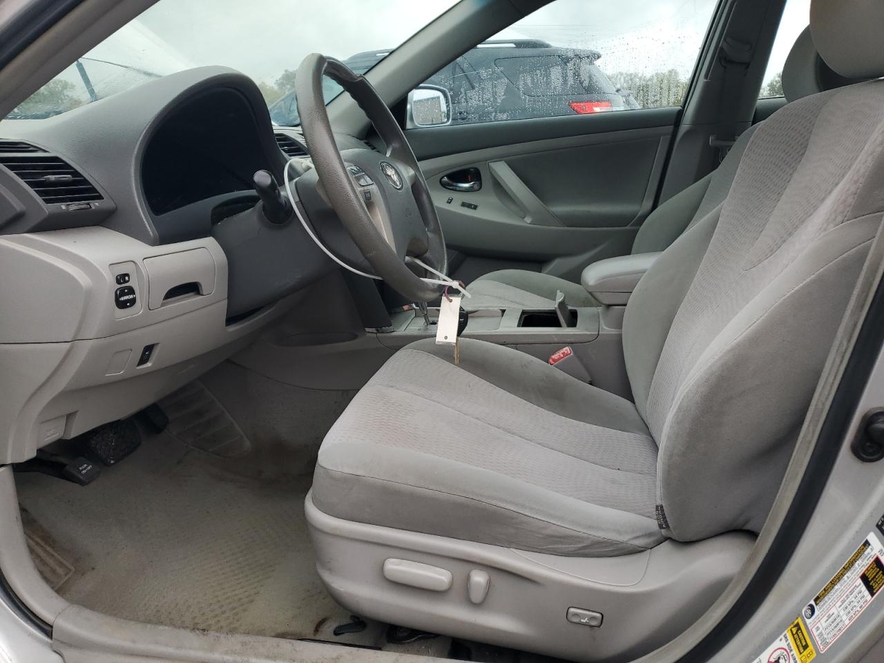 Toyota Camry Base Image 7