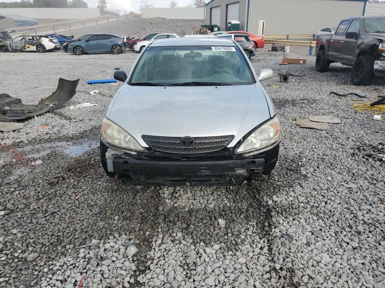 Toyota Camry Le Image 9