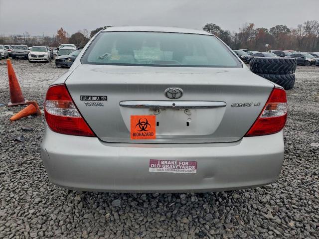 Toyota Camry Le Image 4