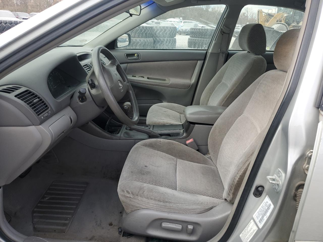 Toyota Camry Le Image 7