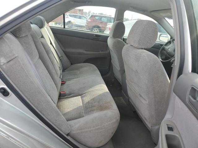 Toyota Camry Le Image 12