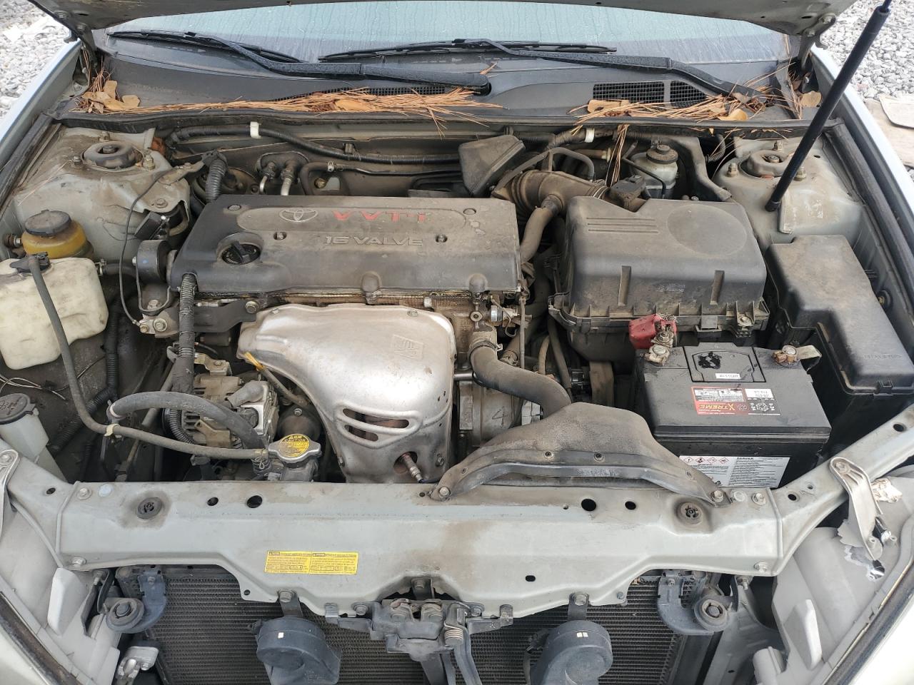 Toyota Camry Le Image 10