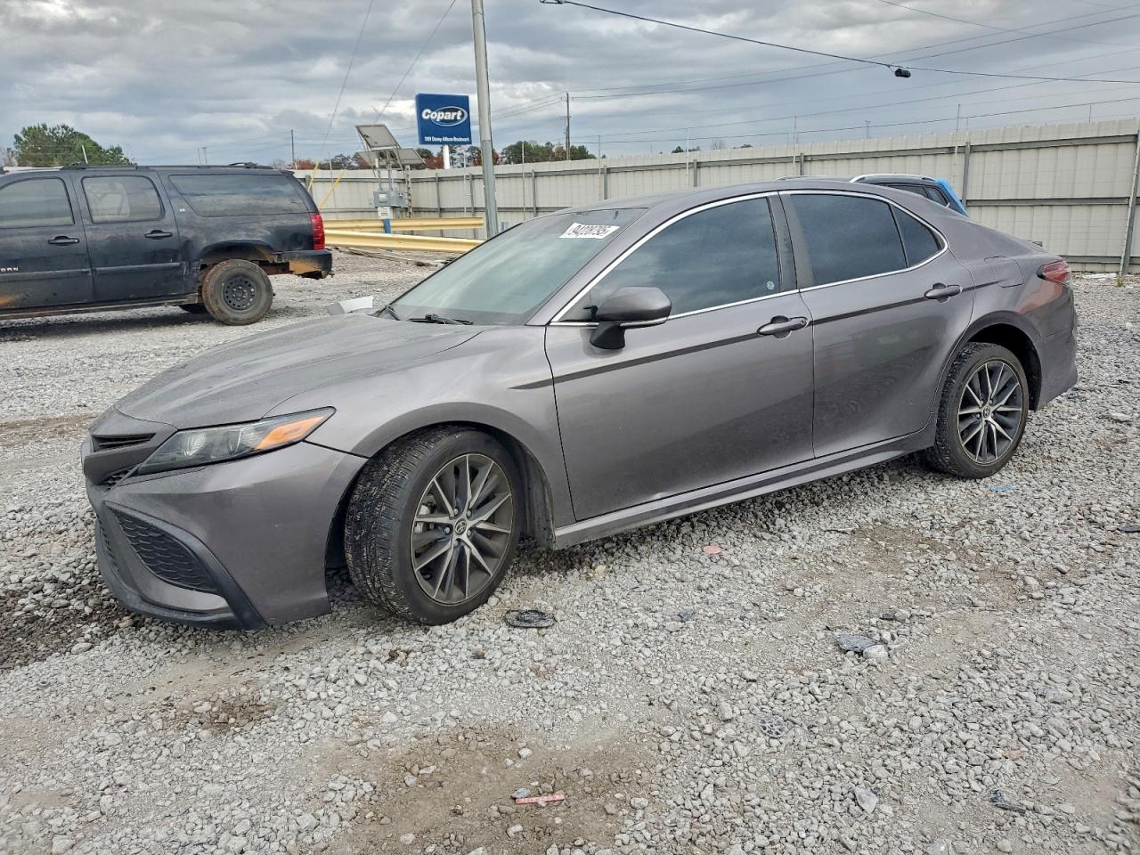 Toyota Camry Se Image 1