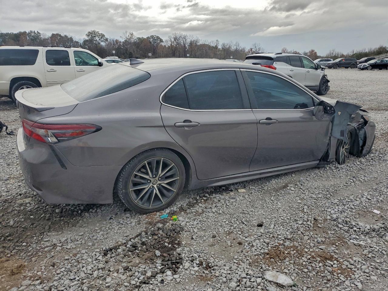 Toyota Camry Se Image 6