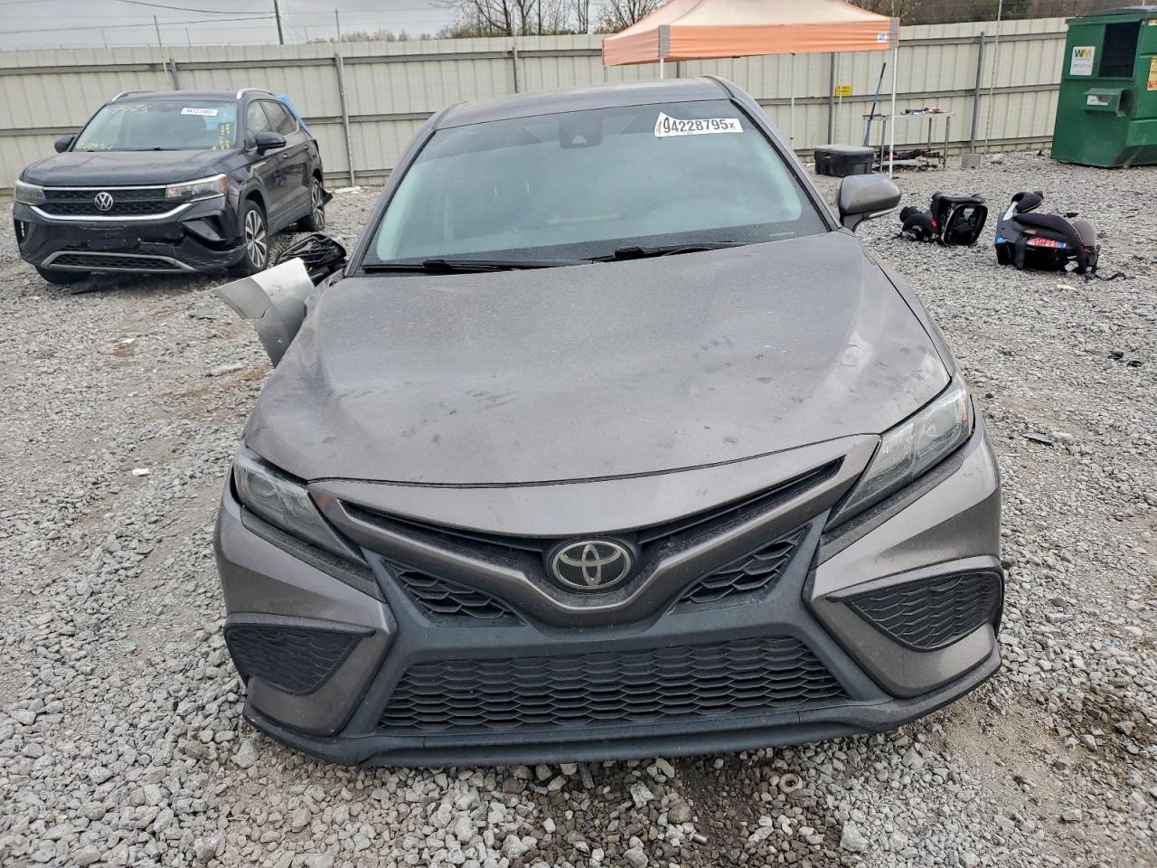 Toyota Camry Se Image 5
