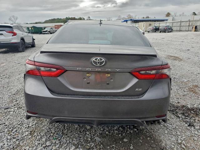 Toyota Camry Se Image 3