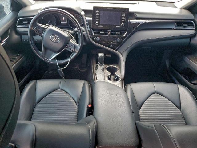 Toyota Camry Se Image 11