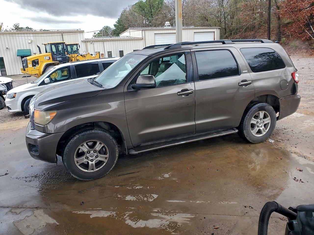 Toyota Sequoia Sr5 Image 1