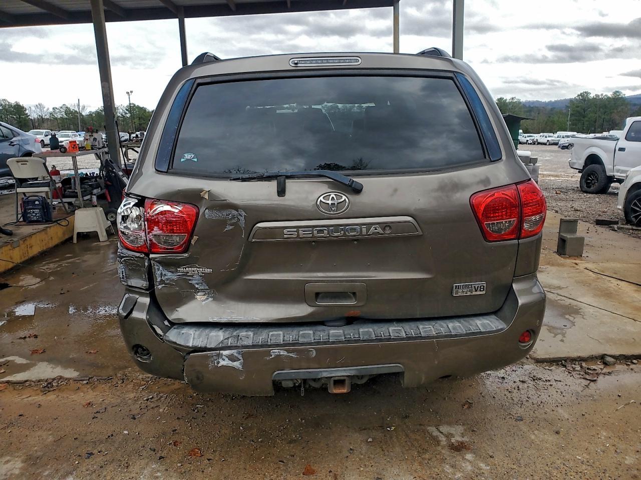 Toyota Sequoia Sr5 Image 11