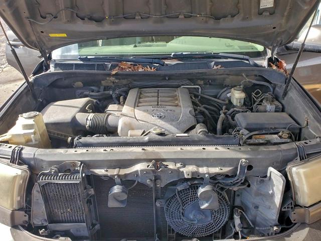 Toyota Sequoia Sr5 Image 9