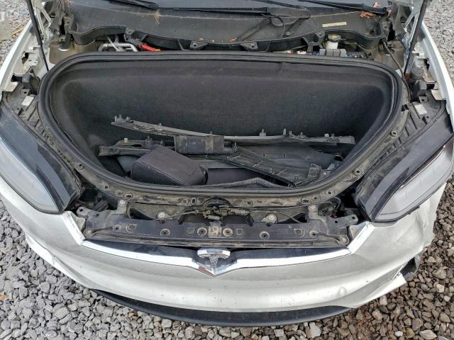 Tesla Model X Image 10