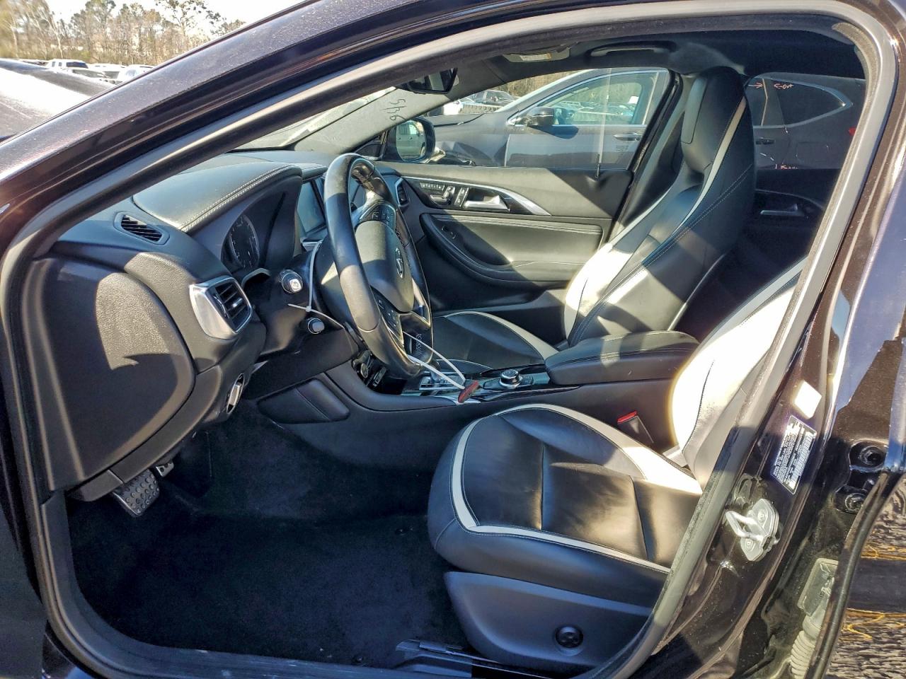 INFINITI Qx Base Image 2