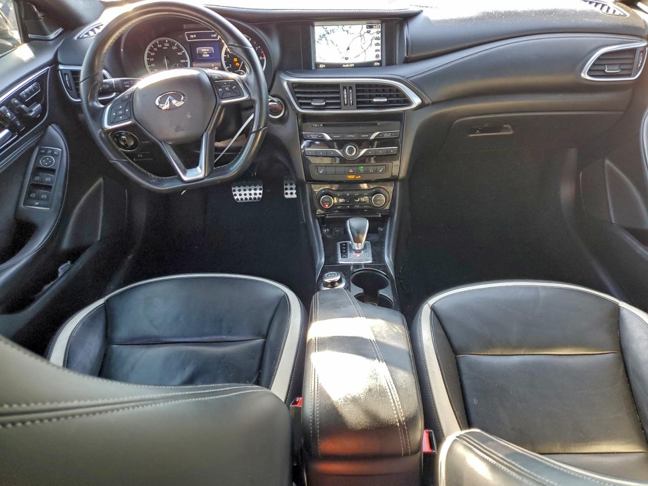 INFINITI Qx Base Image 7