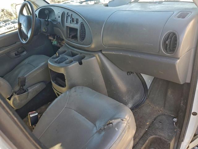 Ford Econoline E150 Van Image 6