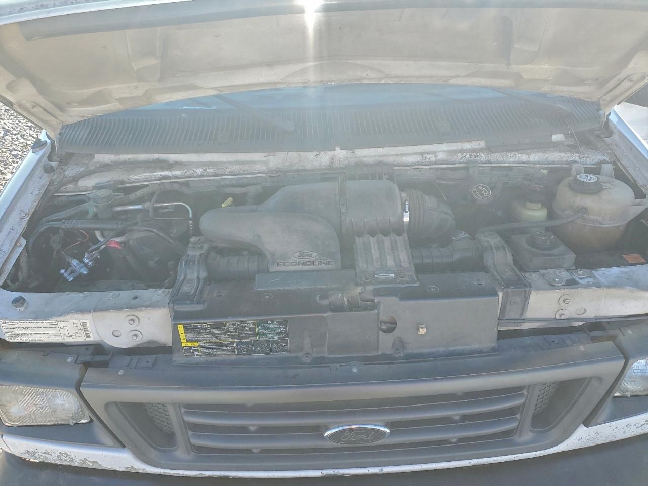Ford Econoline E150 Van Image 4