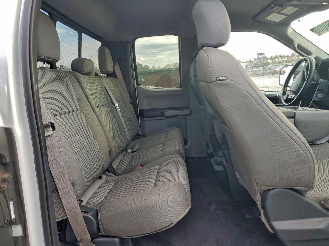 Ford F-150 Super Cab Image 9