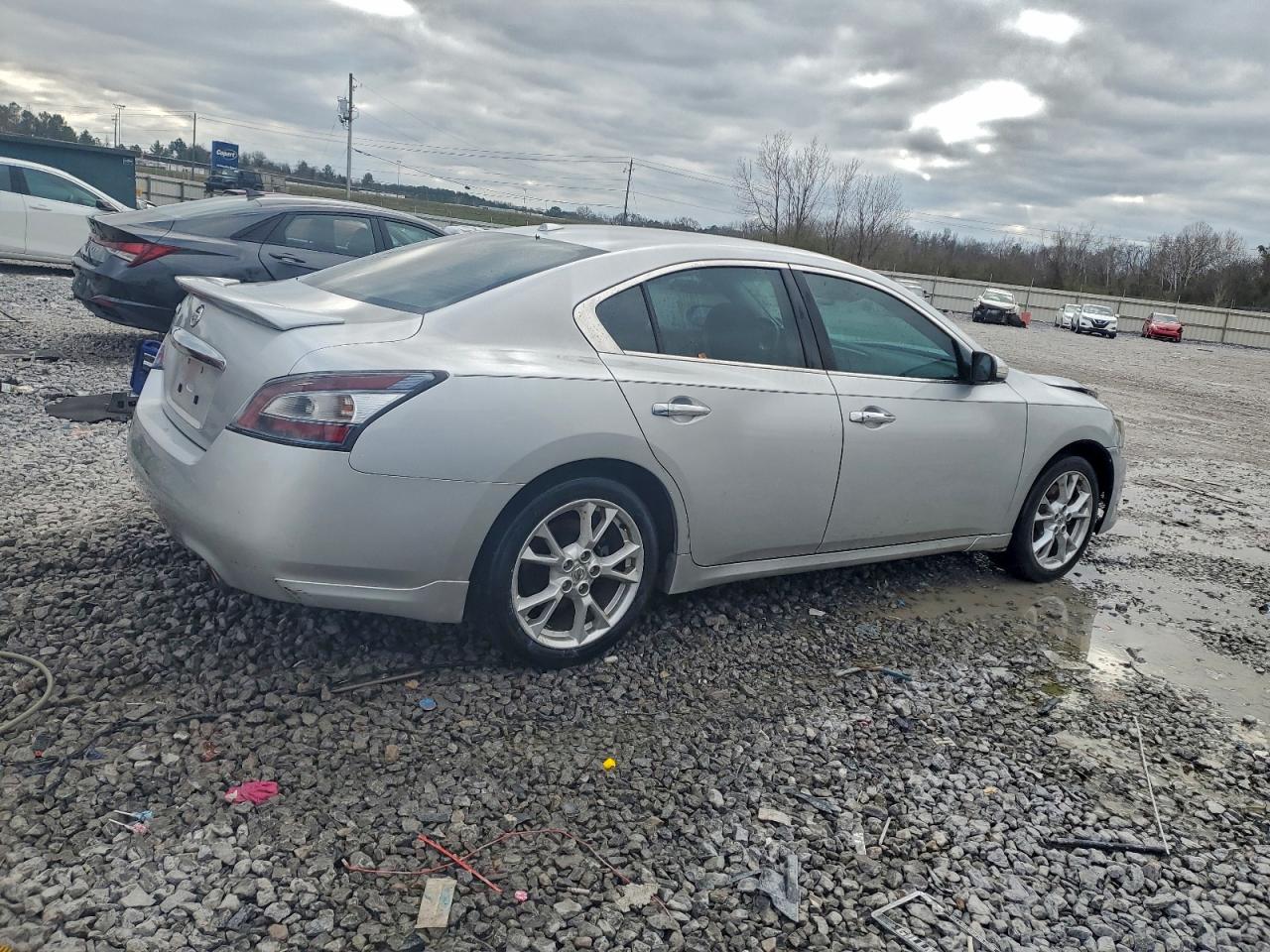 Nissan Maxima S Image 10