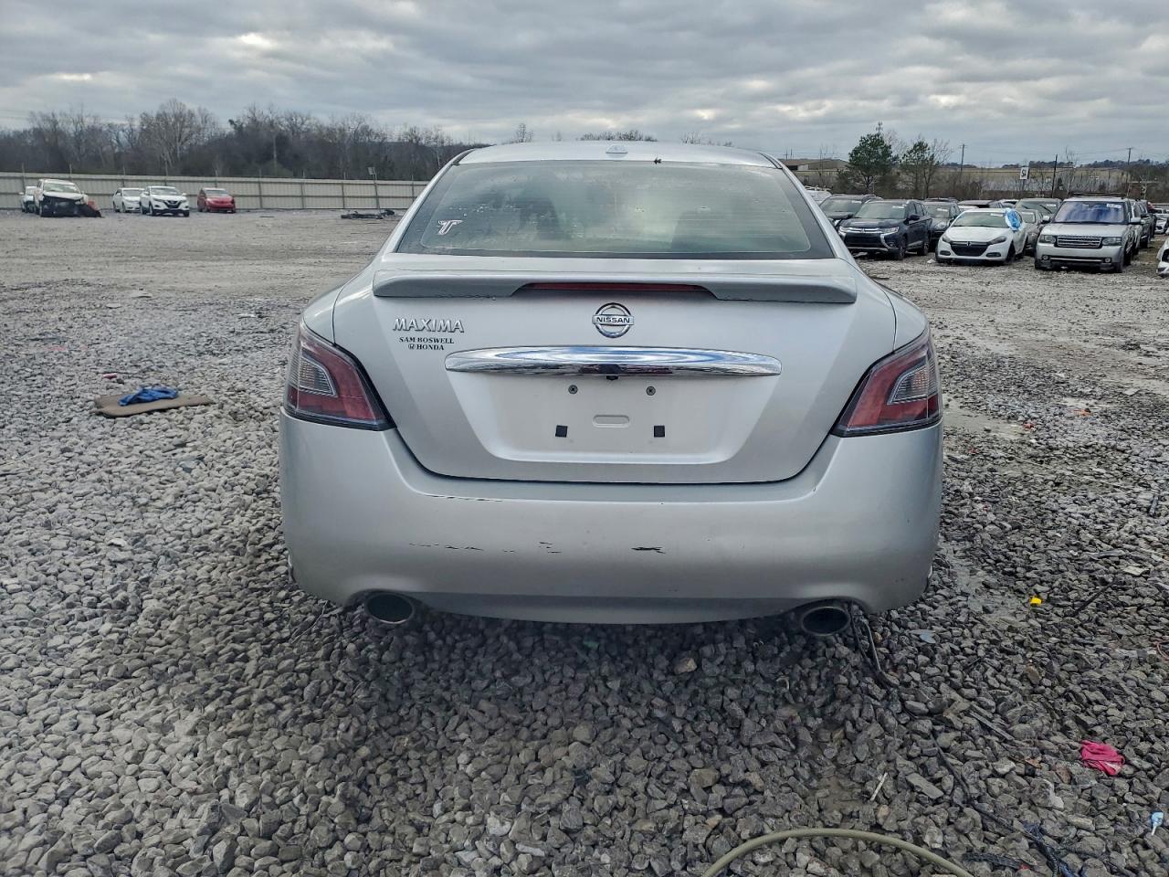 Nissan Maxima S Image 12