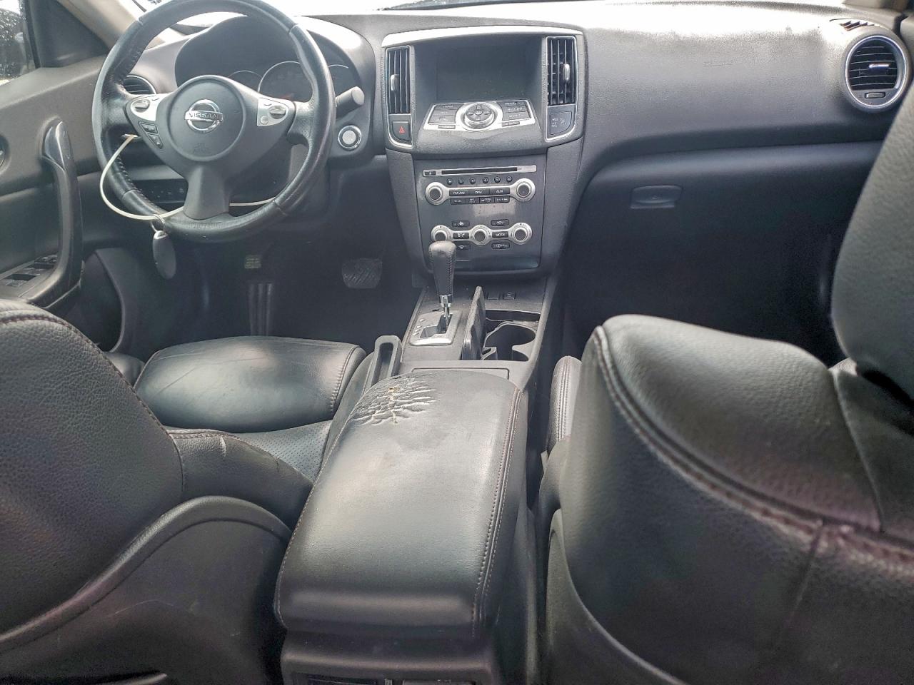 Nissan Maxima S Image 4