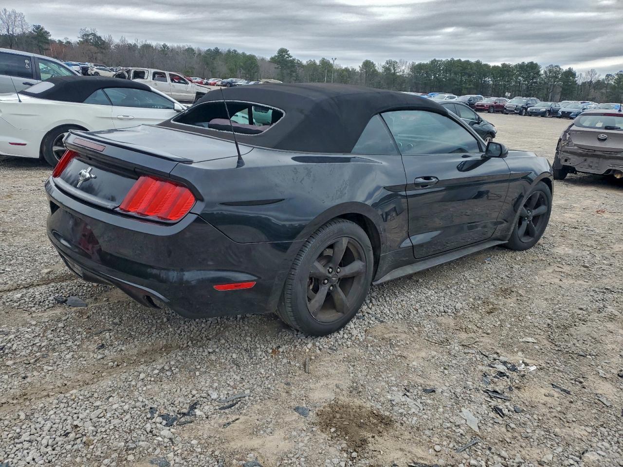 Ford Mustang Image 6