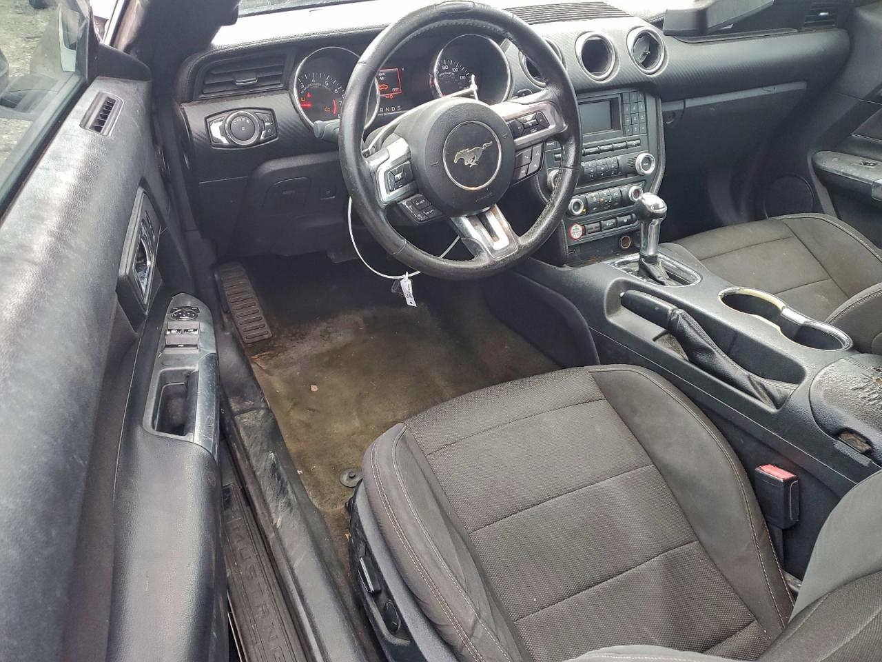 Ford Mustang Image 3