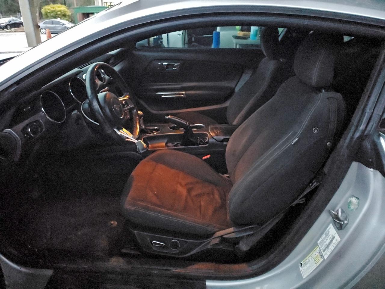 Ford Mustang Image 4