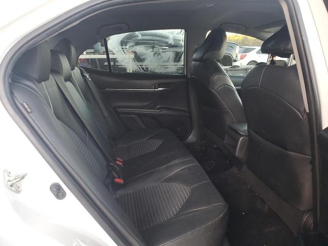 Toyota Camry Se Image 12