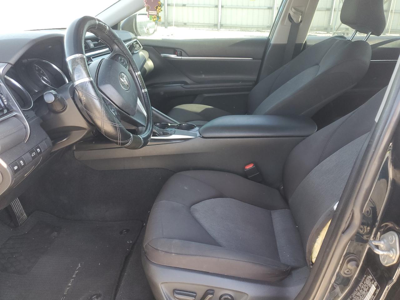 Toyota Camry L Image 4