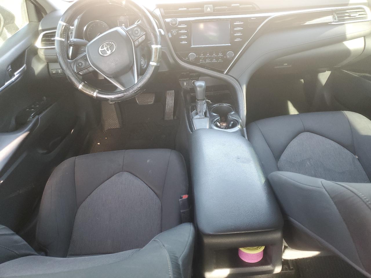 Toyota Camry L Image 7