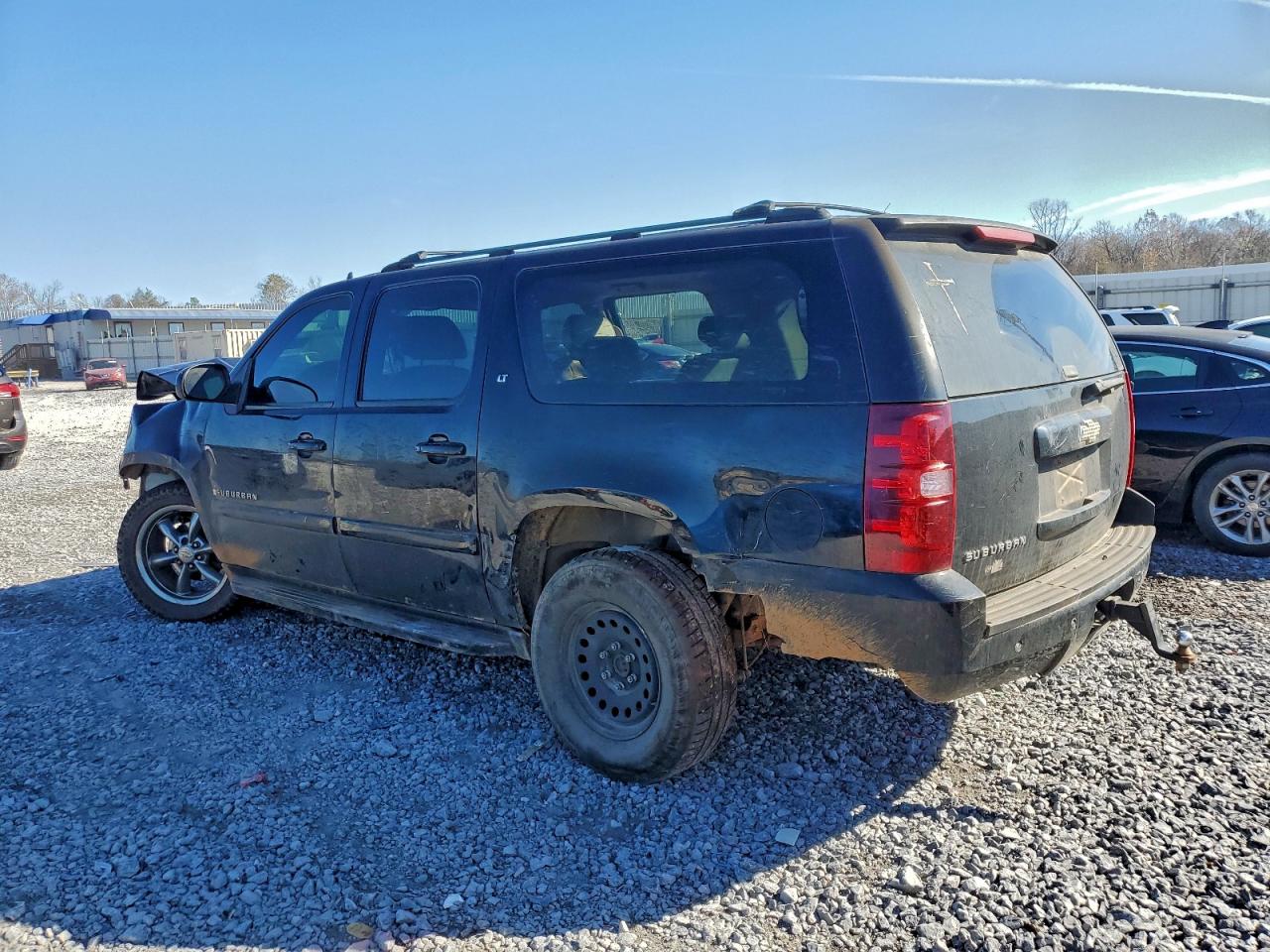 Chevrolet Suburban C1500 Image 12