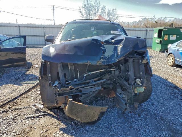 Chevrolet Suburban C1500 Image 3