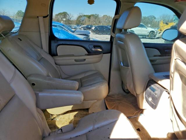 Chevrolet Suburban C1500 Image 7