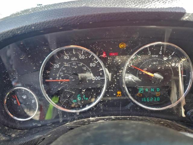 Jeep Wrangler Sahara Image 6