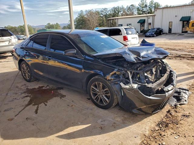 Toyota Camry Le Image 6