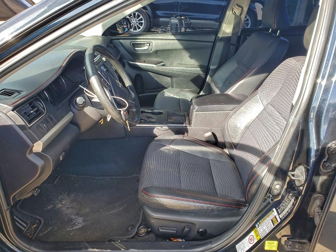 Toyota Camry Le Image 7