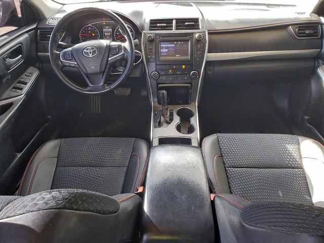 Toyota Camry Le Image 8