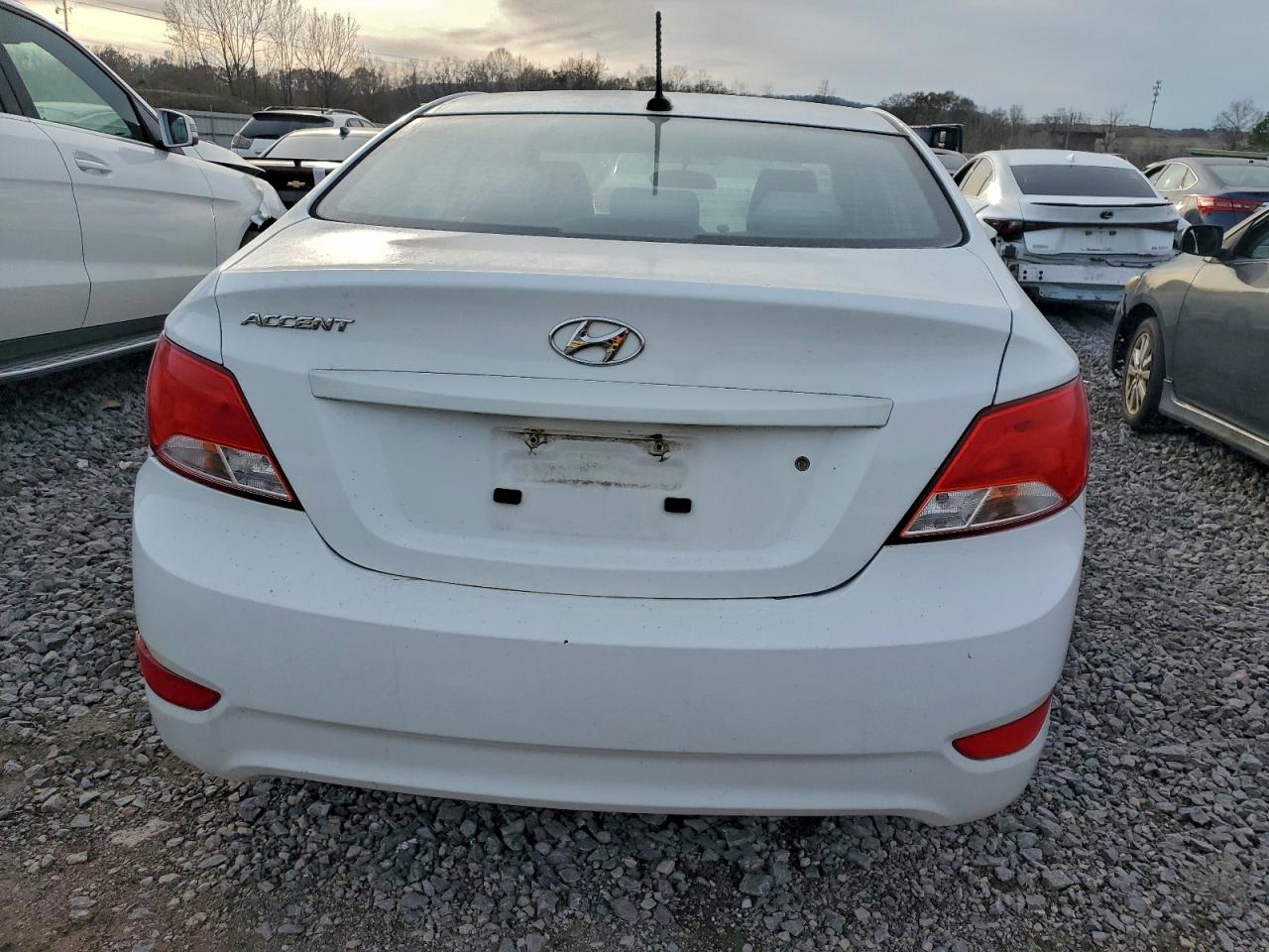 Hyundai ACCENT Se Image 8