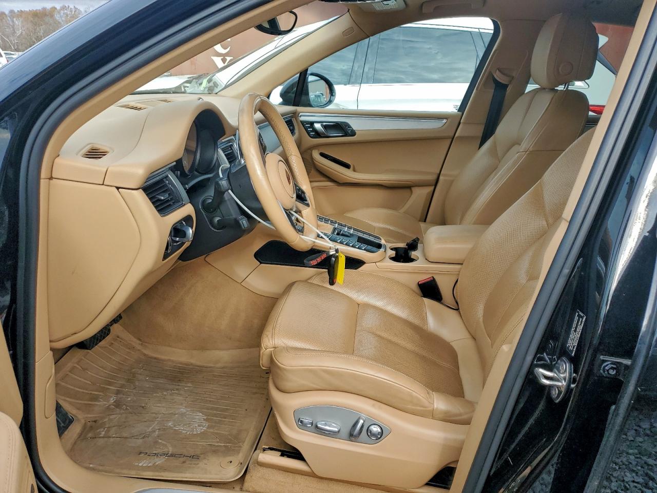 Porsche Macan S Image 7