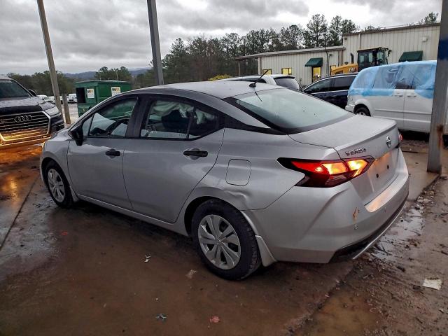 Nissan Versa S Image 3