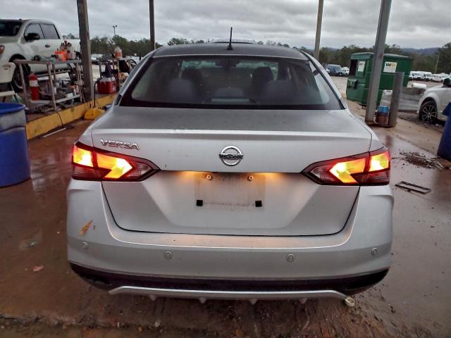 Nissan Versa S Image 5