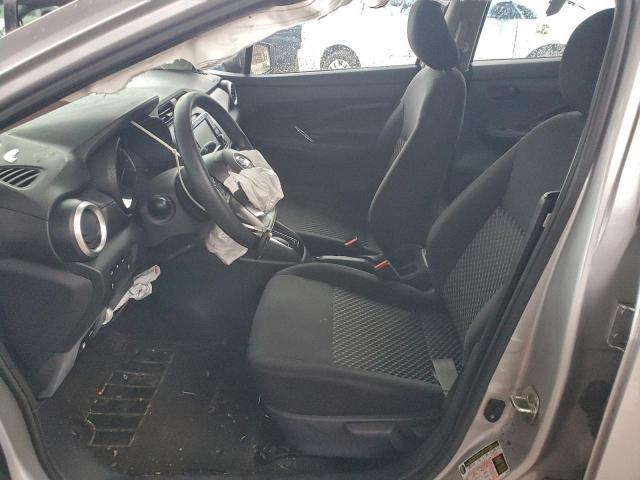 Nissan Versa S Image 6