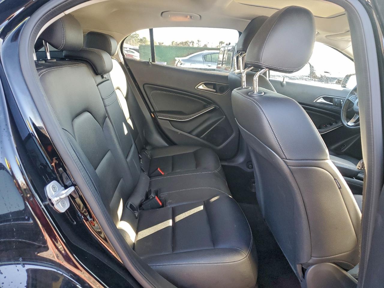 Mercedes-Benz GLA 250 Image 13