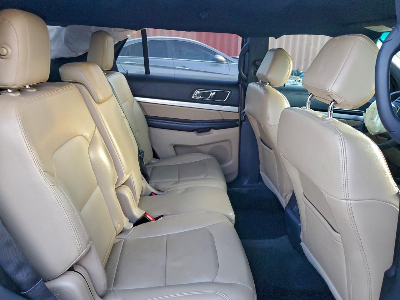 Ford Explorer Xlt Image 4