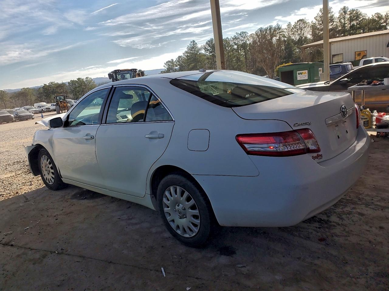 Toyota Camry Base Image 4