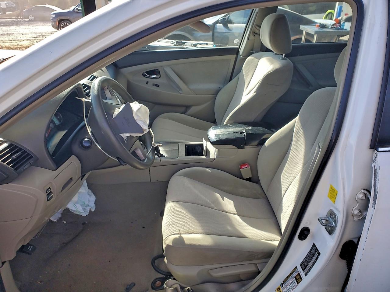 Toyota Camry Base Image 6