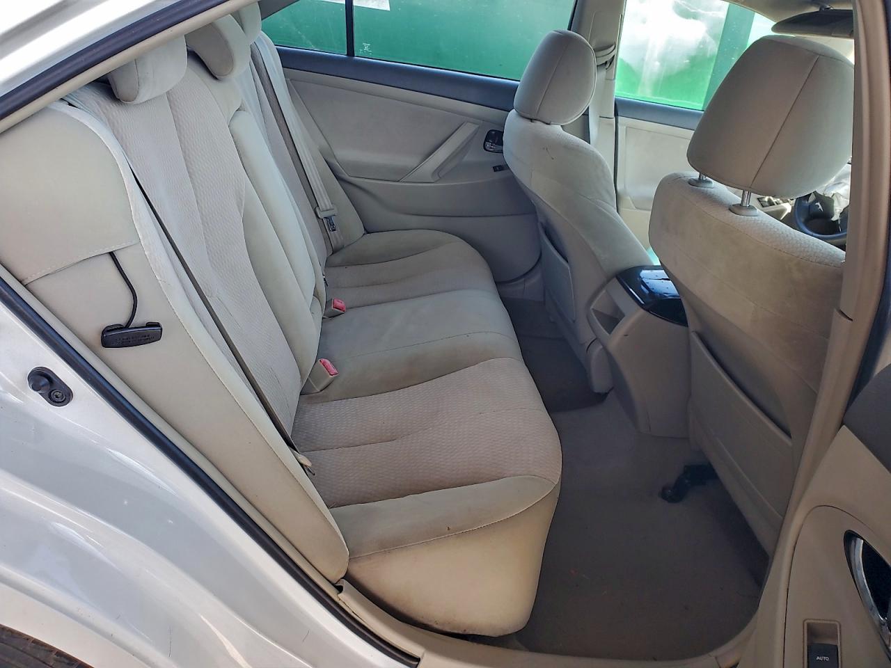 Toyota Camry Base Image 9