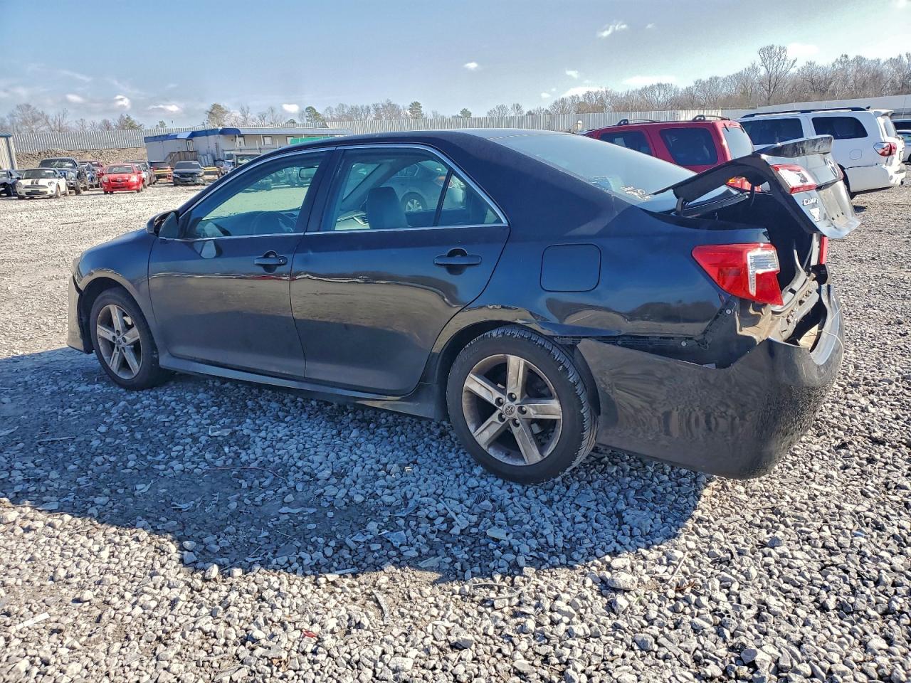 Toyota Camry L Image 12